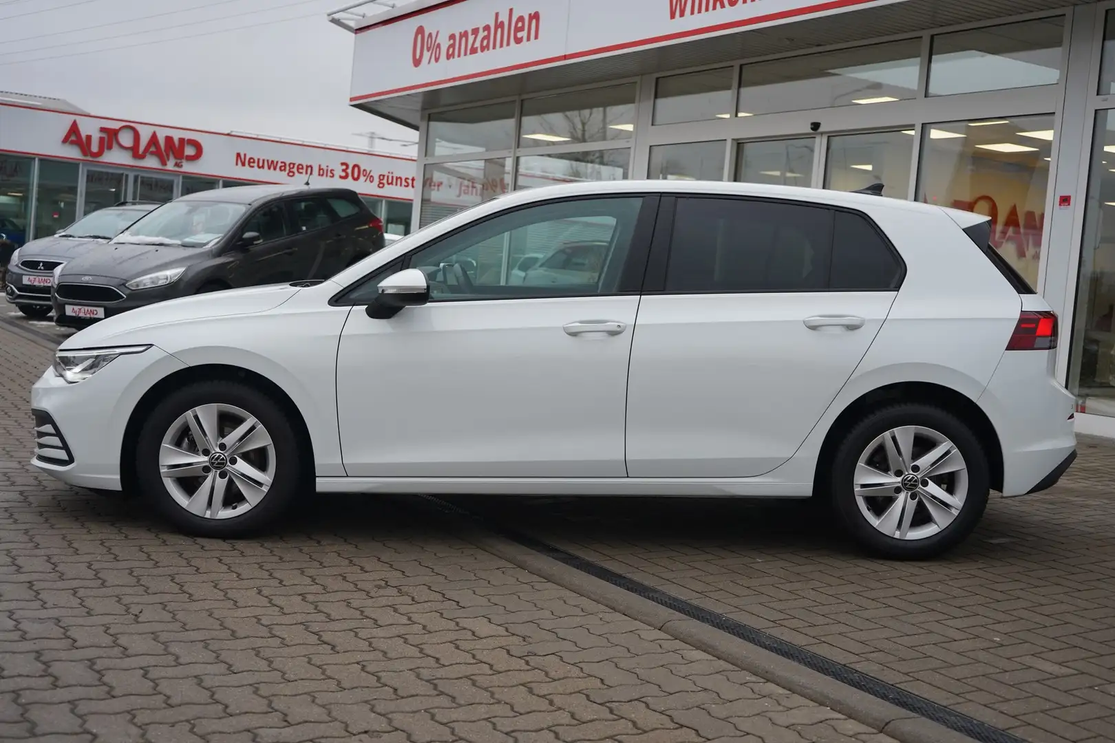 Volkswagen Golf VIII 1.5 16V TSI Life LED Klimaaut. ACC PDC Weiß - 2