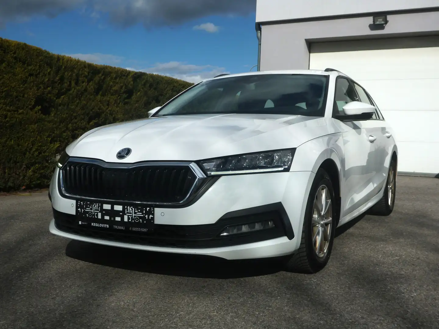 Skoda Octavia Combi Ambition TDI TECHNIKPAKET AHK VORBEREITUNG Weiß - 1