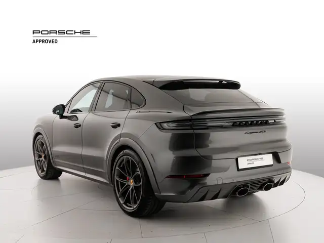 Porsche Cayenne view 3
