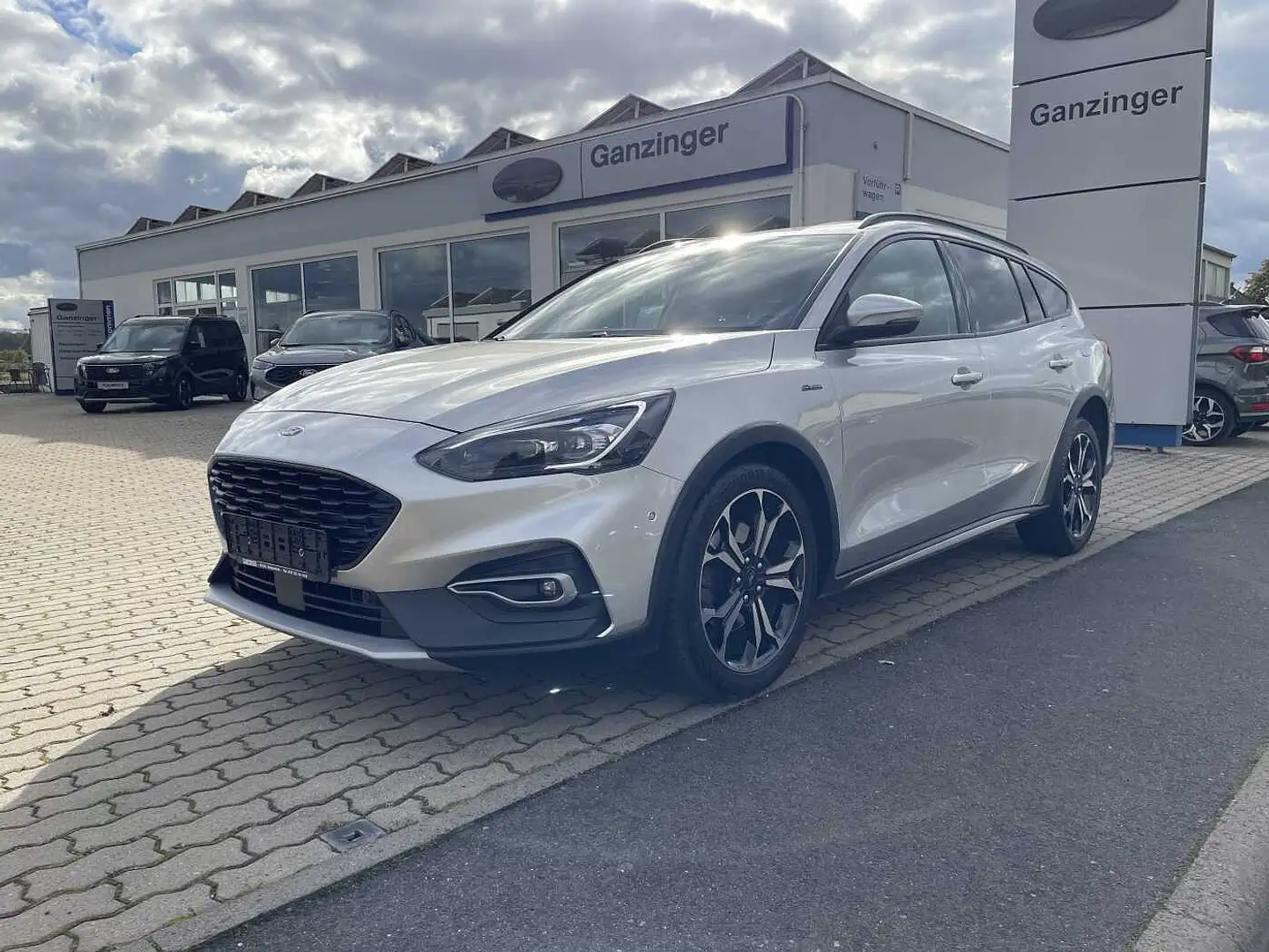 Ford Focus Active X Turnier Automatik, LED+ACC+NAVI+DAB+KAMER Zilver - 1