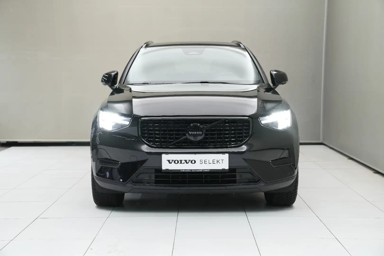Volvo XC40 Black Edition Ultra, B3 Mild Hybrid, Benzin Schwarz - 2