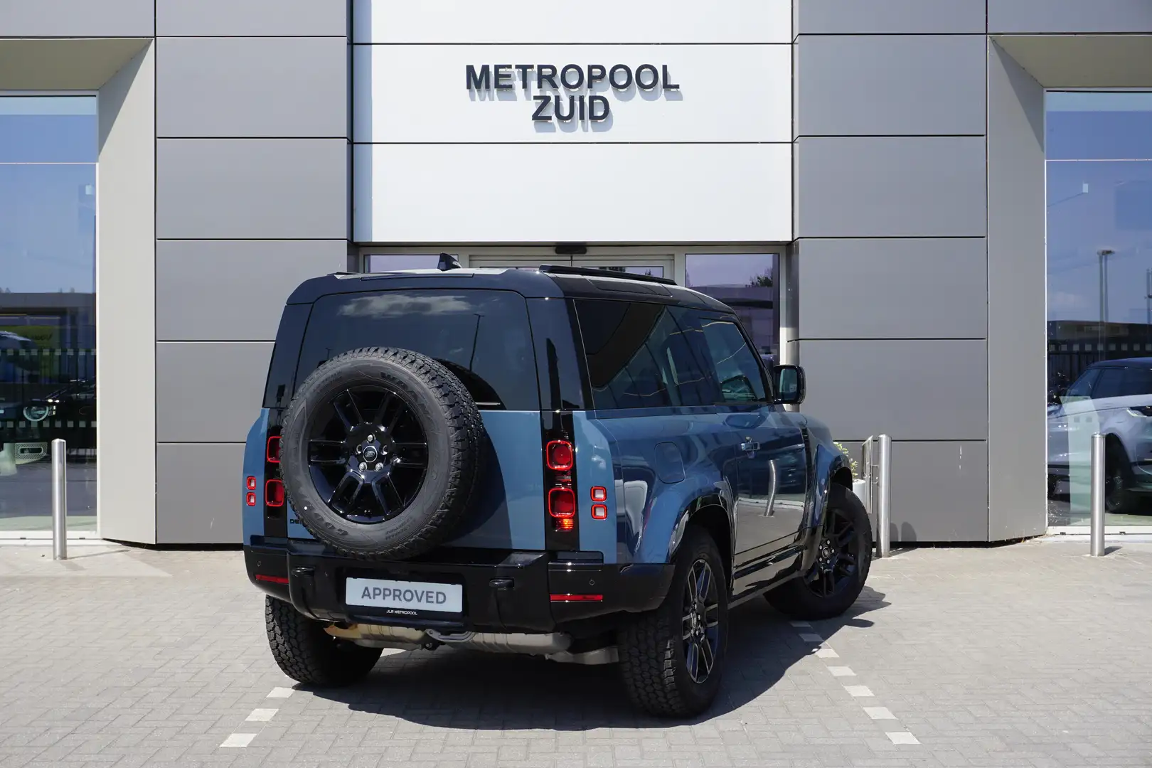 Land Rover Defender 90 D200 X-Dynamic SE AWD Auto. Blauw - 2
