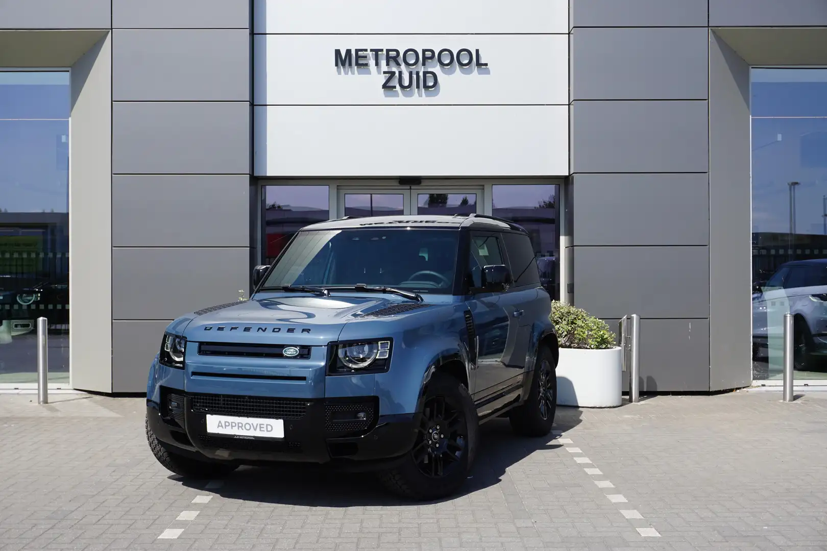 Land Rover Defender 90 D200 X-Dynamic SE AWD Auto. Blauw - 1