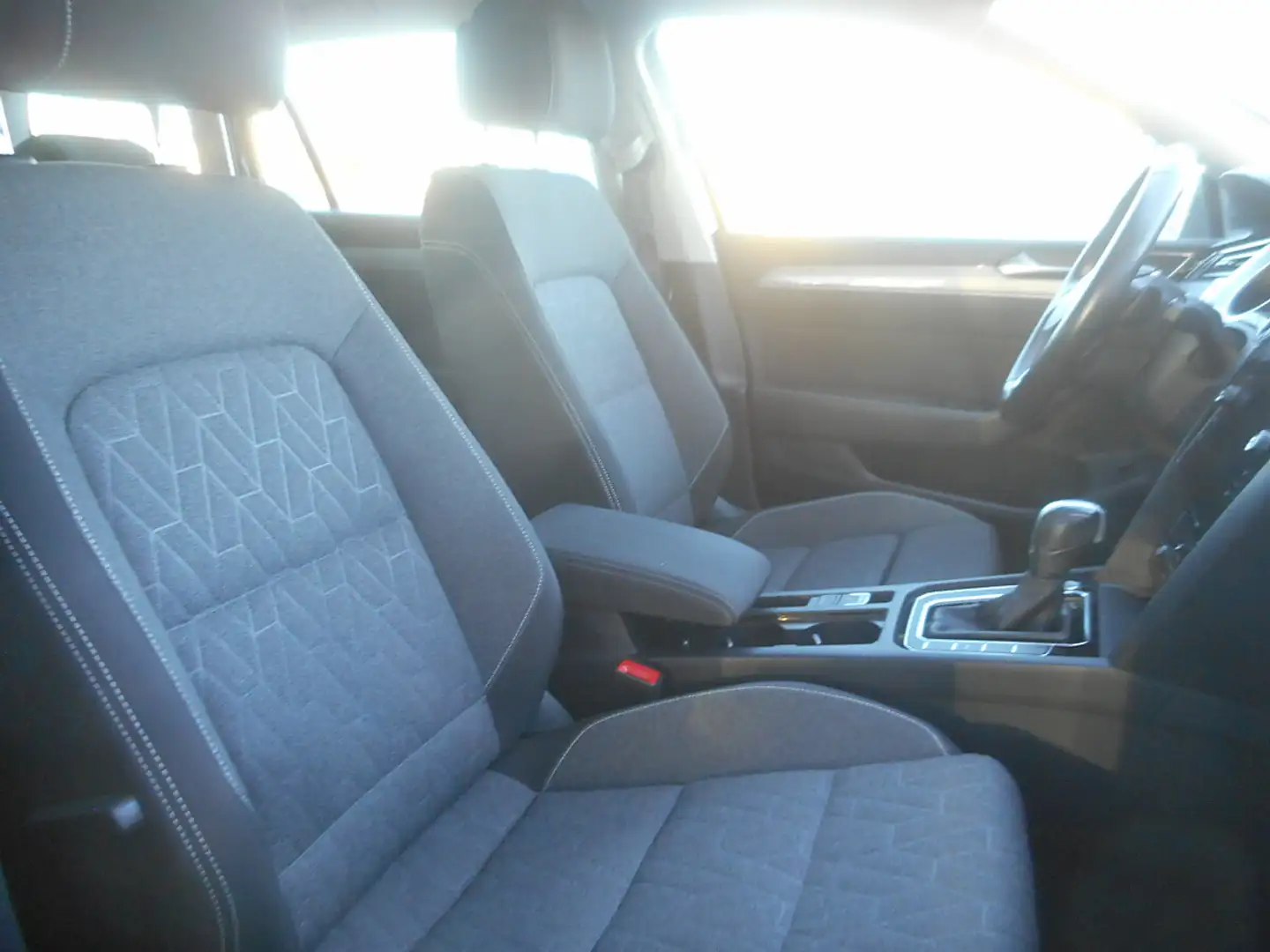Volkswagen Passat Variant Business 2,0 SCR TDI DSG Grau - 2