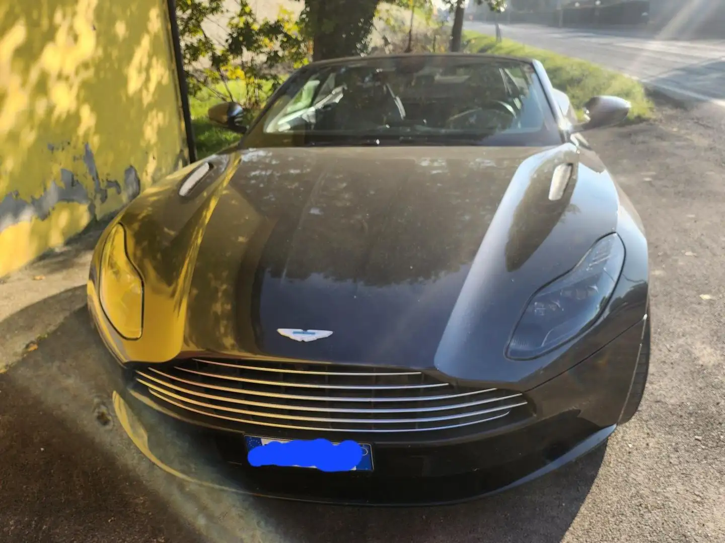 Aston Martin DB11 DB11 Volante 4.0 V8 auto Šedá - 1