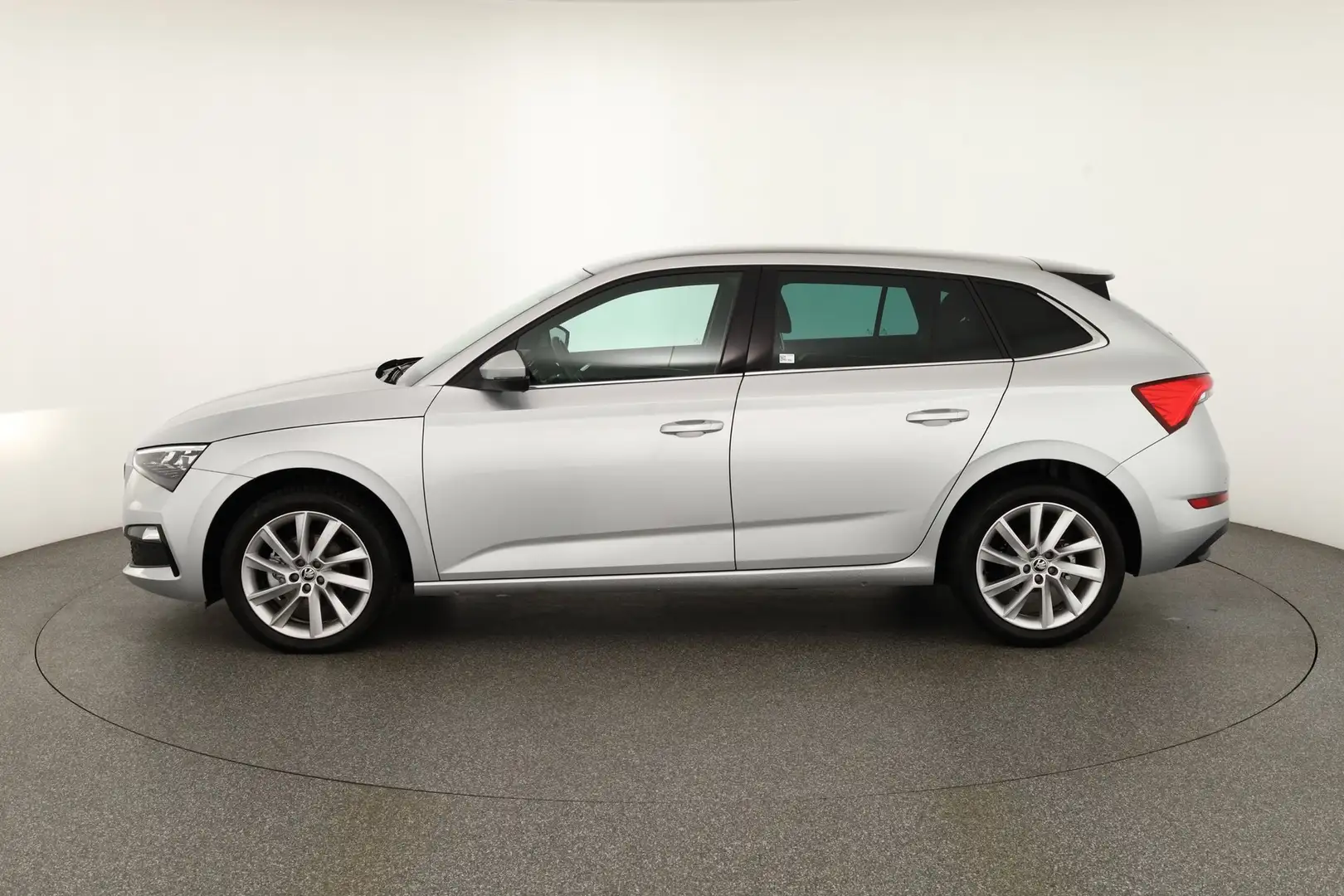 Skoda Scala 1.5 TSI DSG LED Sitzheizung Pano Tempomat Silber - 2
