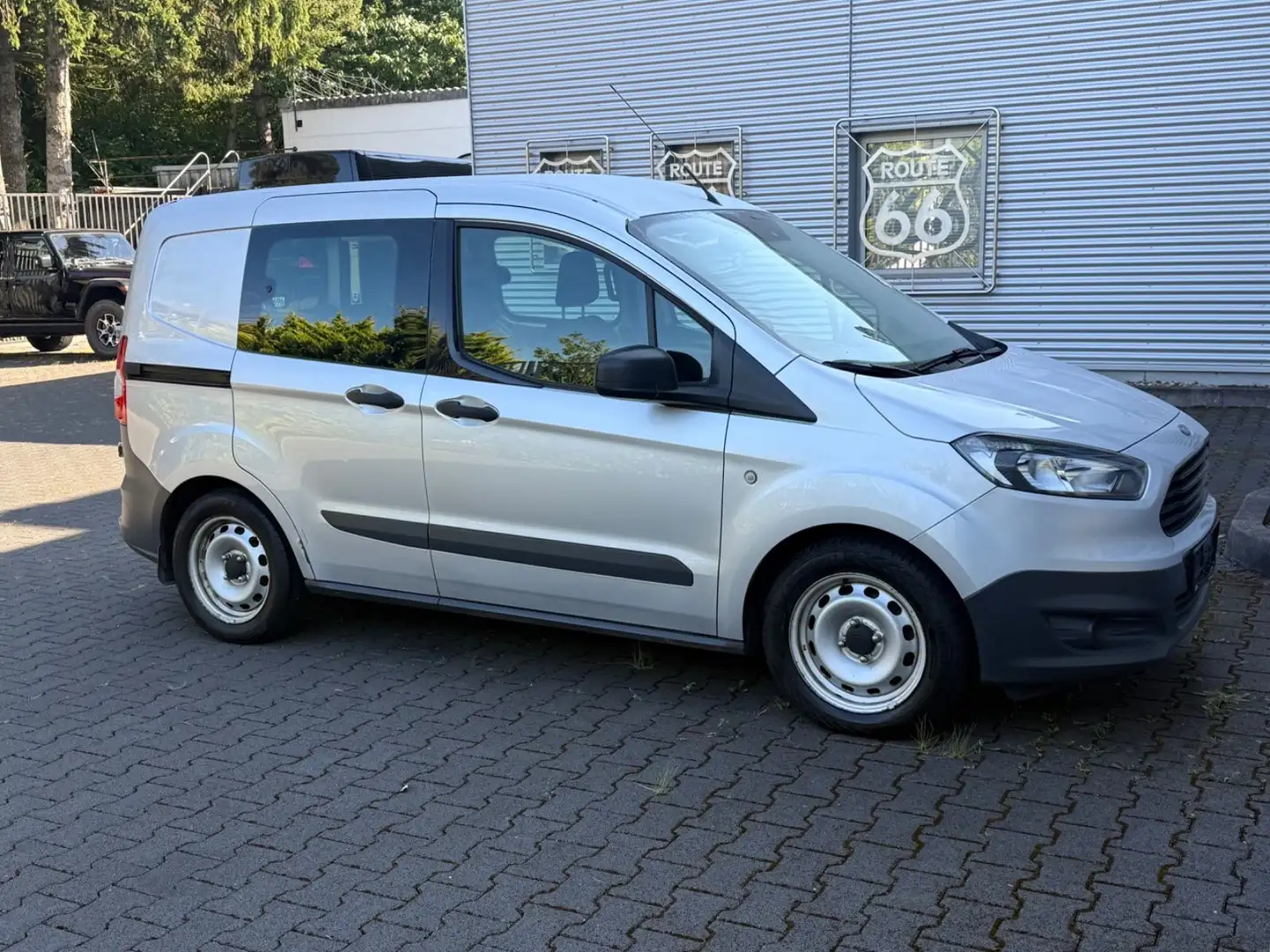 Ford Transit Courier Kombi 5Sitze,Klima,PDC,1.Hd,AHK Argent - 1