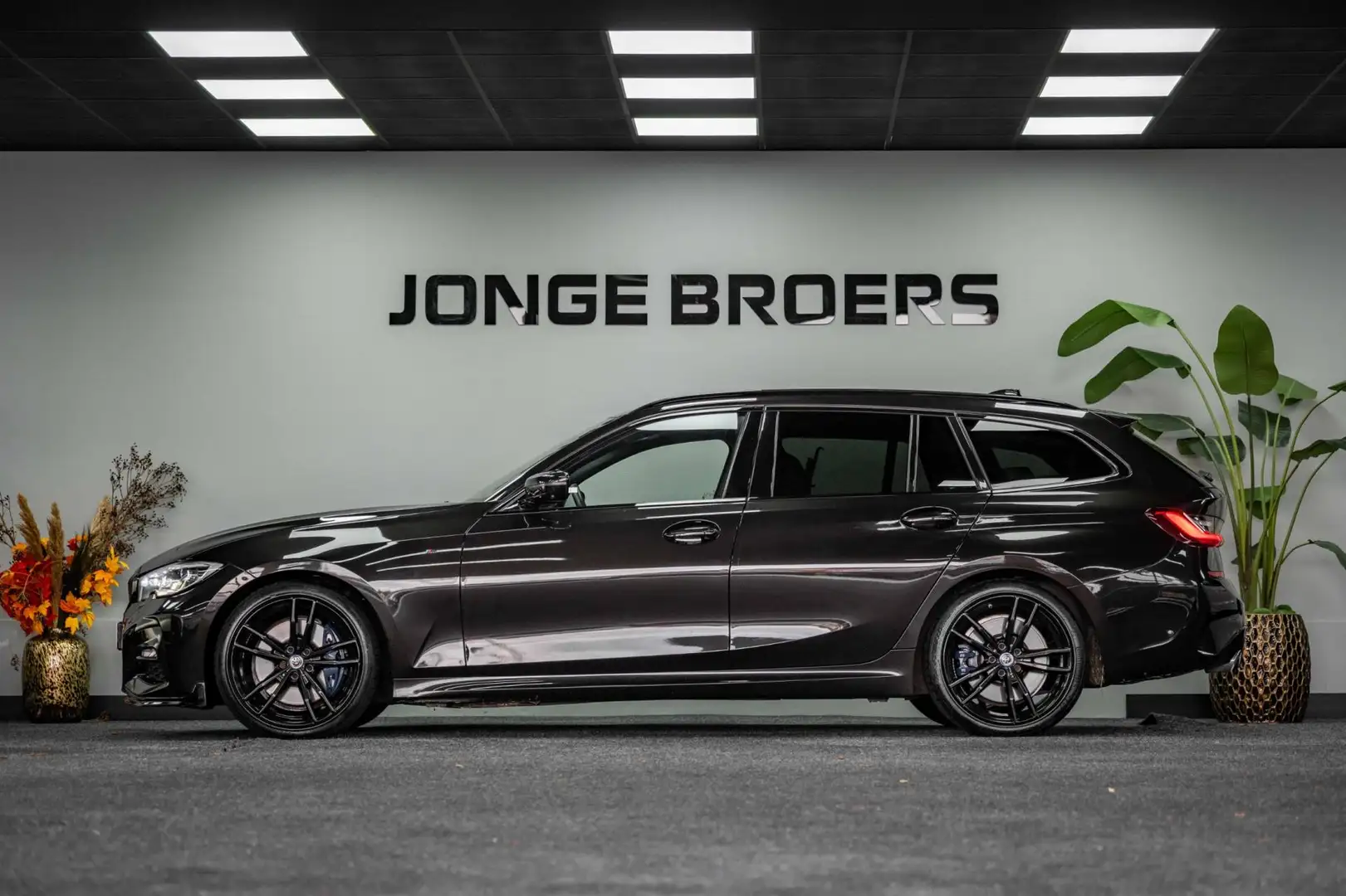 BMW 330 3-serie Touring 330i xDrive High Executive |Laser| Zwart - 2