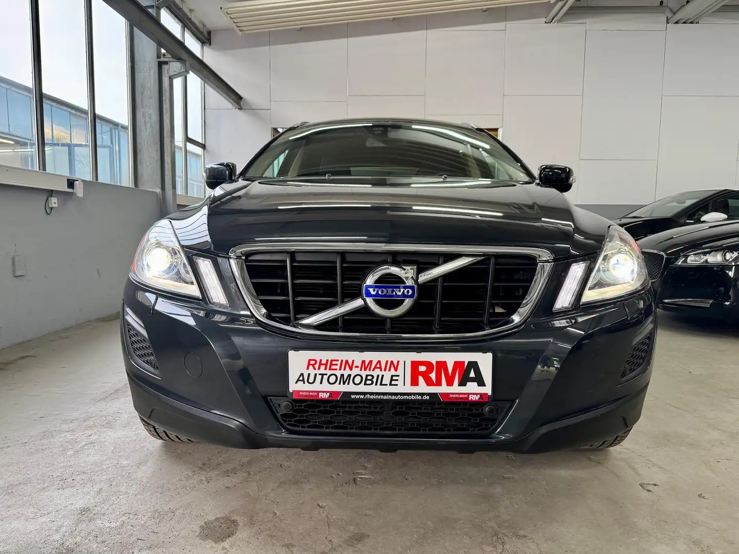 Volvo XC60 Summum AWD Diesel+LEDER+KAMERA+PANO+XENON Gris - 2