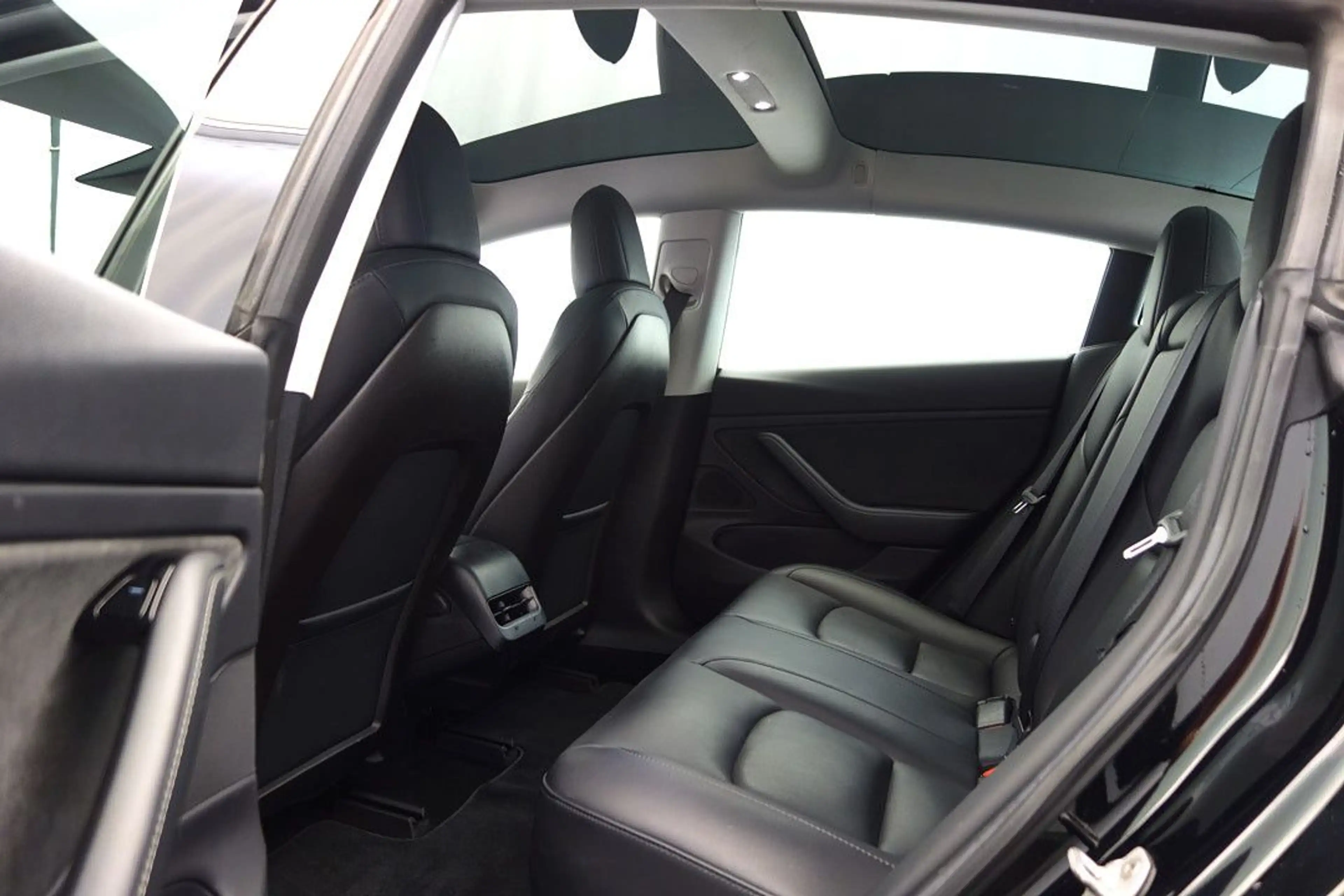 Tesla Model 3 Long Range Dual AWD 360°+5xSITZHZG+AUTOP — photo 12