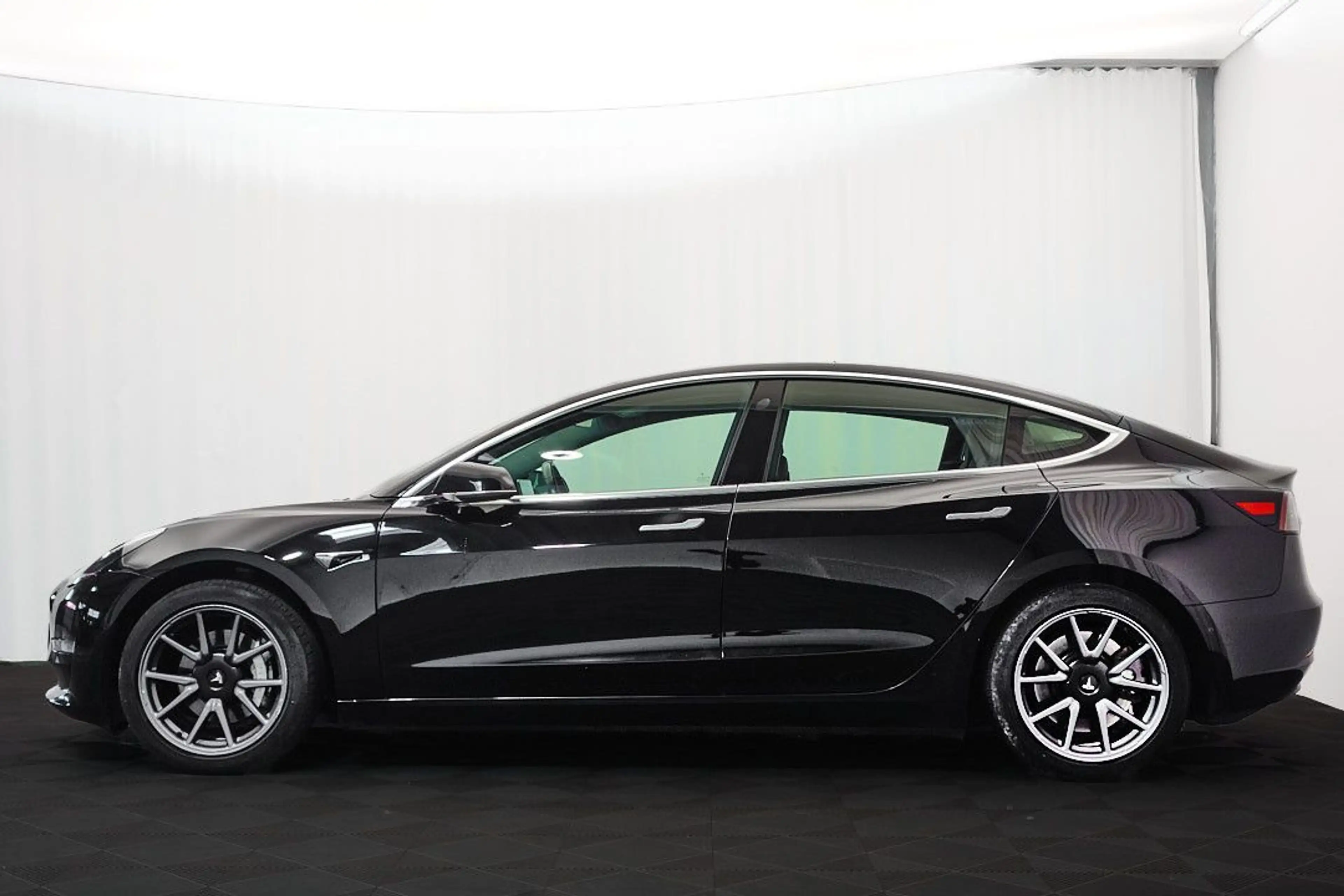 Tesla Model 3 Long Range Dual AWD 360°+5xSITZHZG+AUTOP — photo 4