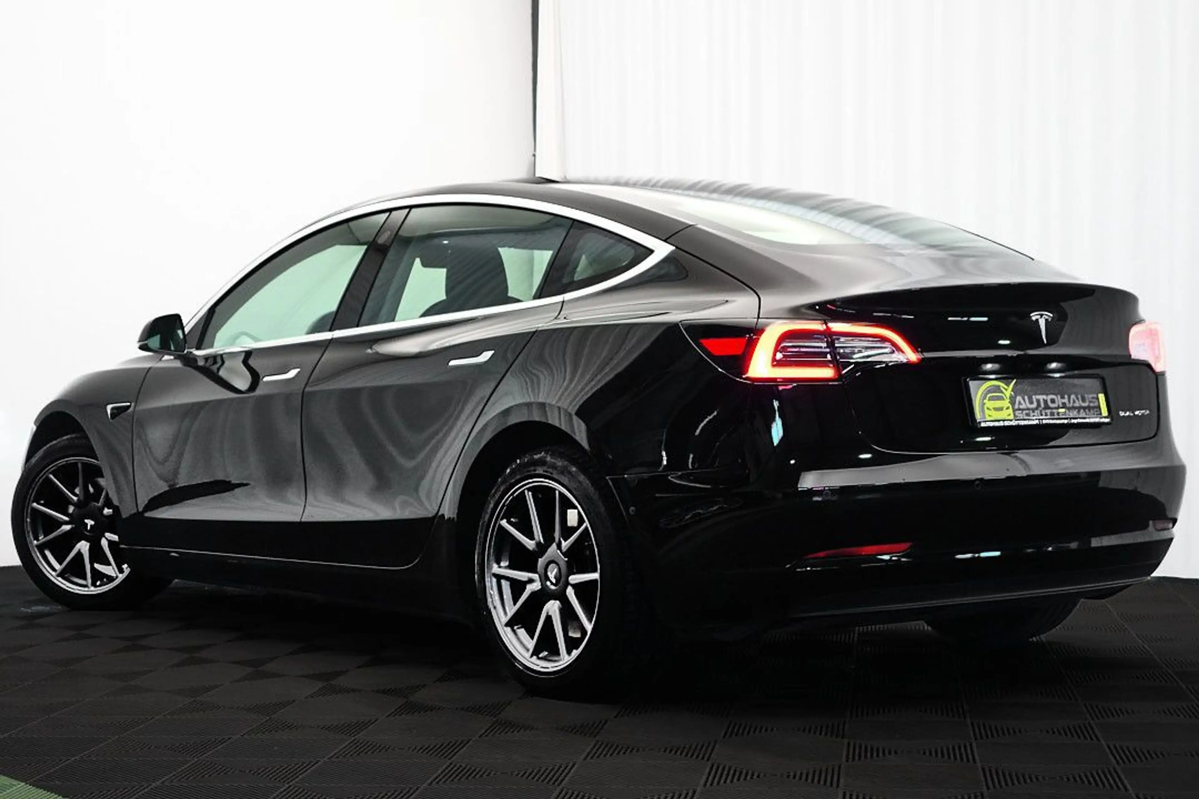Tesla Model 3 Long Range Dual AWD 360°+5xSITZHZG+AUTOP — photo 5