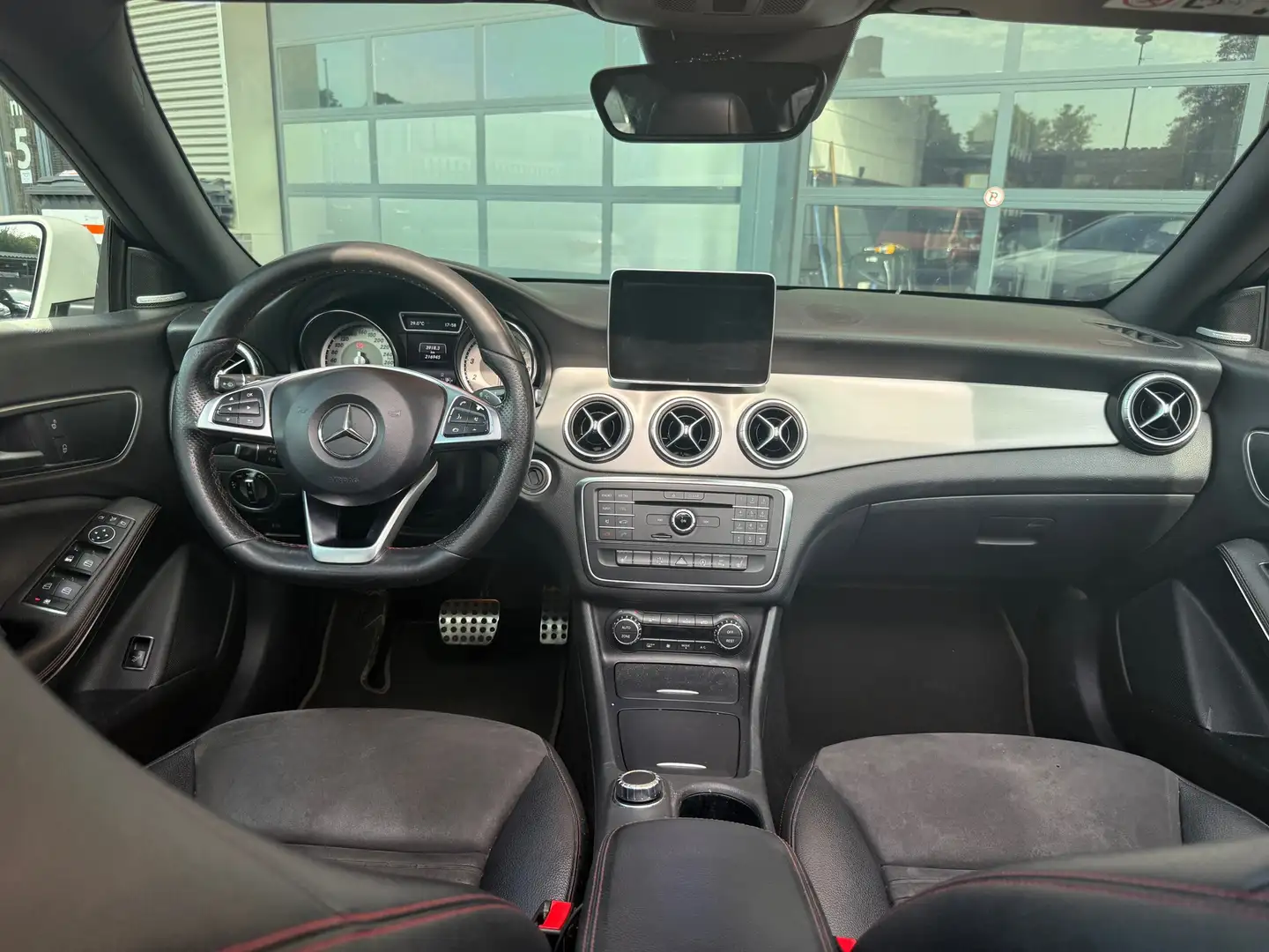 Mercedes-Benz CLA 180 OrangeArt Edition|Nieuwe APK|Pano|AMG pakket|VOL O Blanco - 2