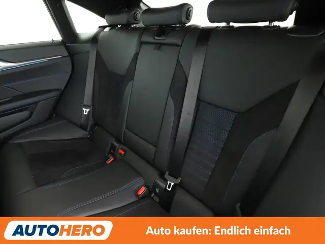 BMW 4 Series view 14