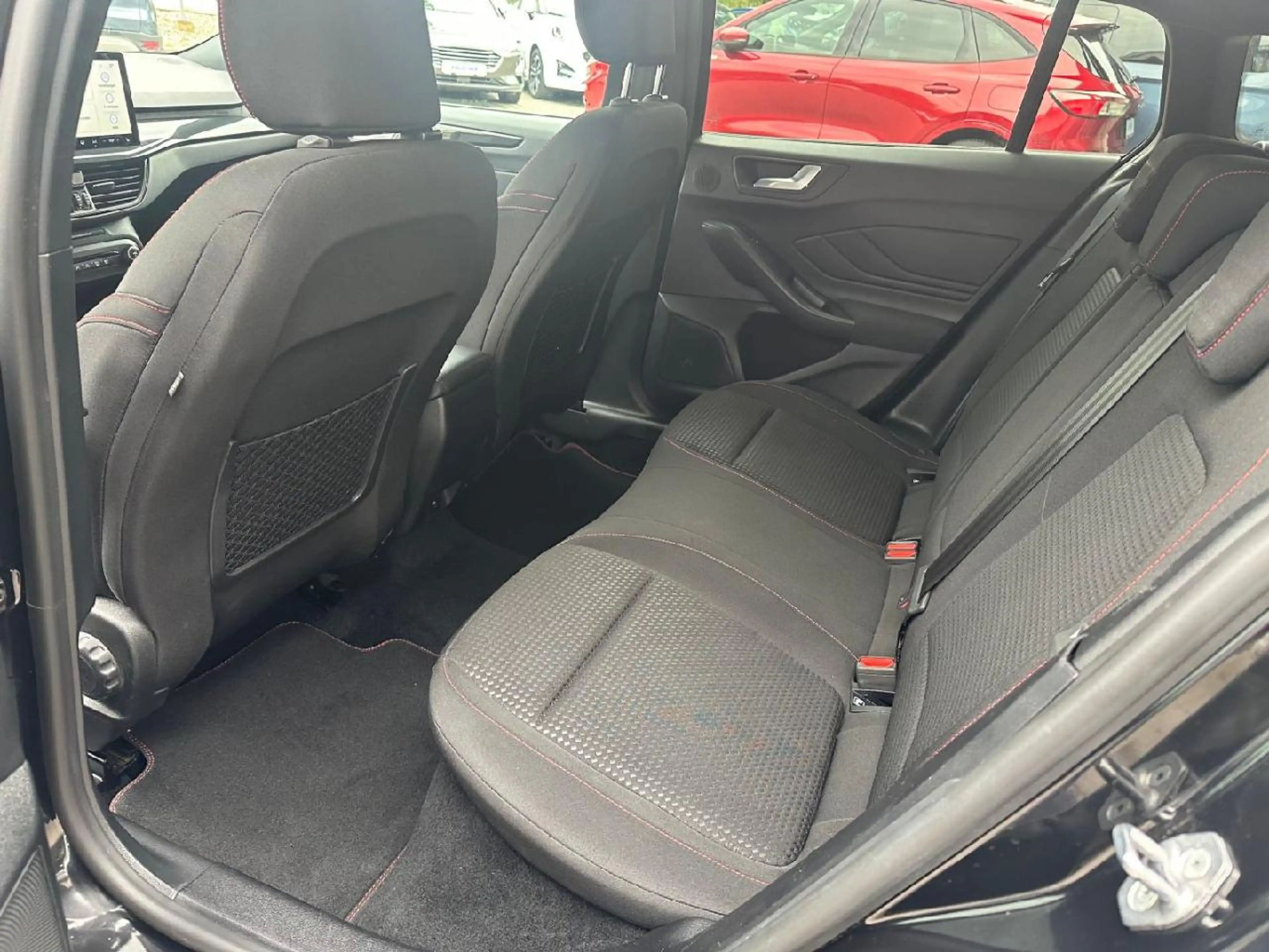 Ford Focus ST-Line X — photo 7