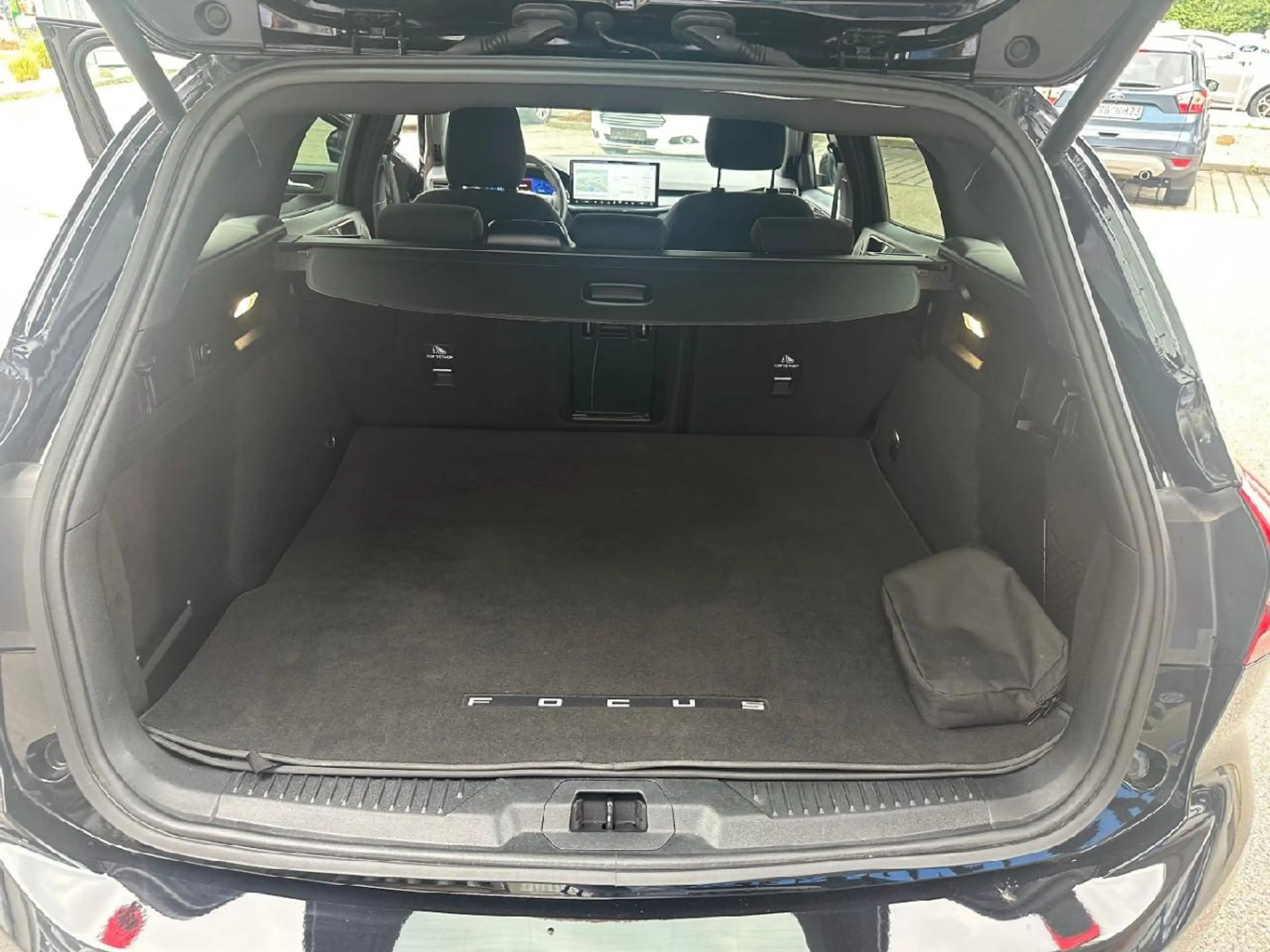 Ford Focus ST-Line X — photo 9