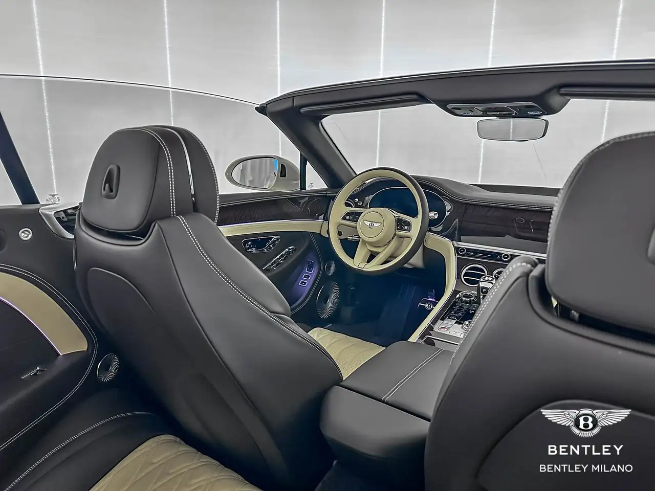 Bentley Continental GTC 2025 — фото 12