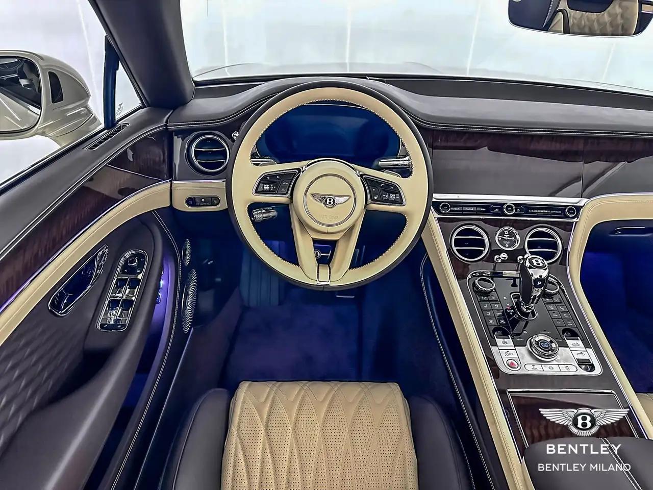 Bentley Continental GTC 2025 — фото 11