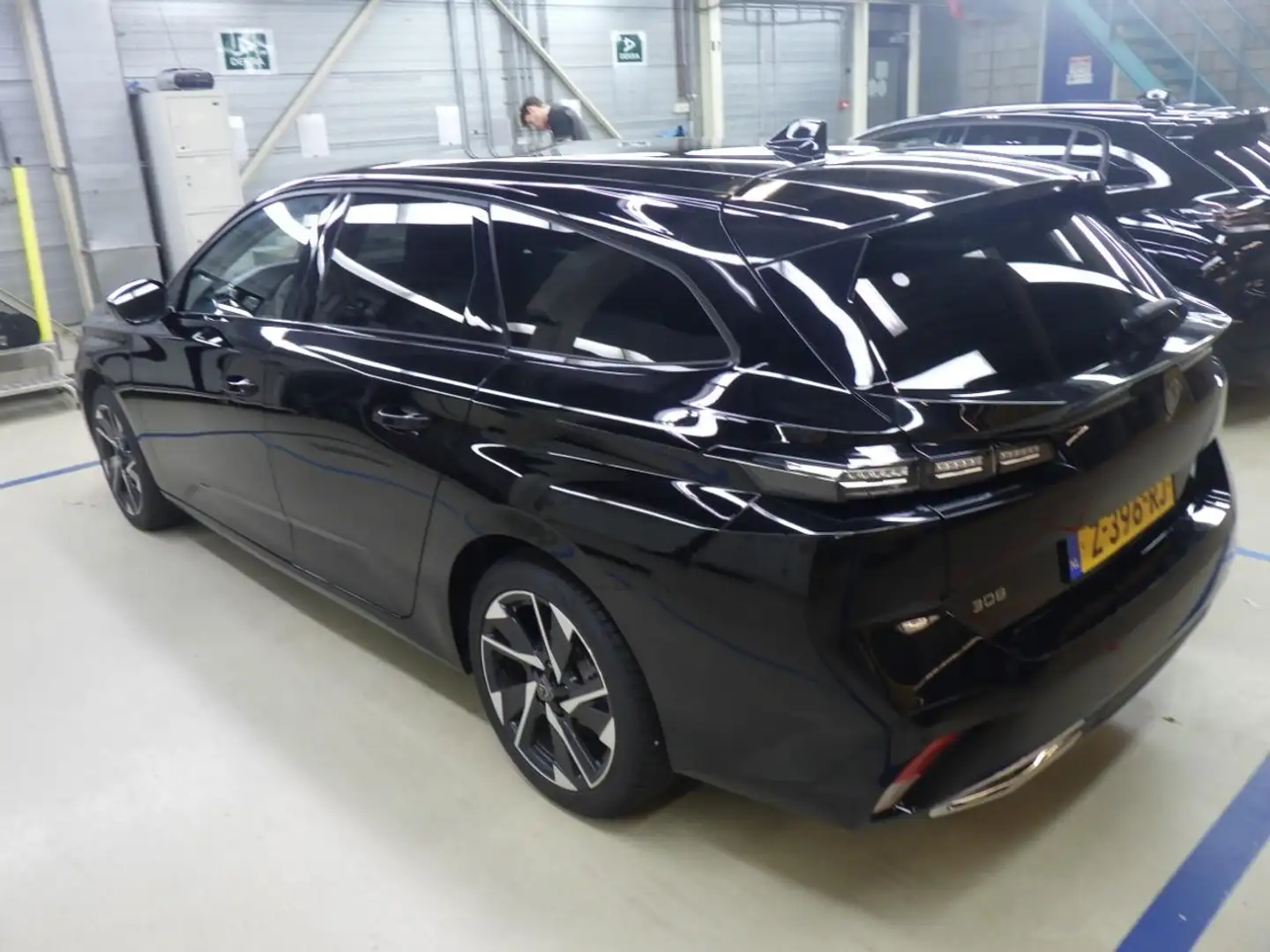 Peugeot 308 SW 1.2 PureTech Allure 130pk | Afn. Trekhaak | Ada Noir - 2