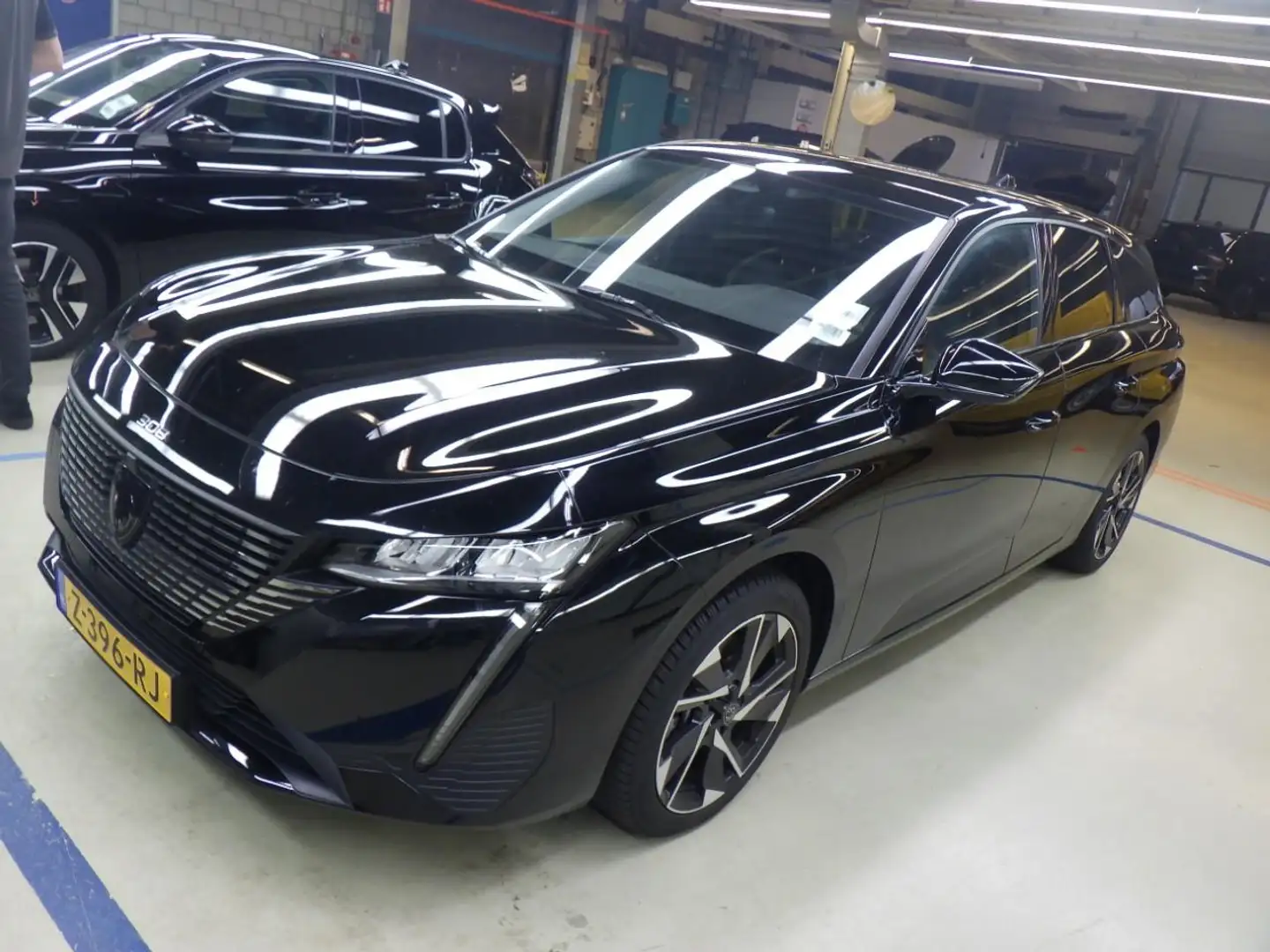 Peugeot 308 SW 1.2 PureTech Allure 130pk | Afn. Trekhaak | Ada Noir - 1