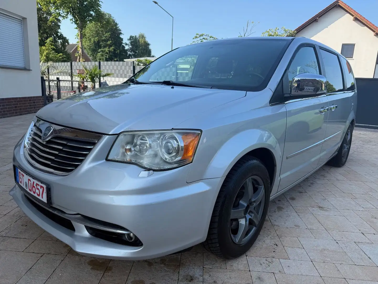 Lancia Voyager 2.8 JTDM Gold+Leder+Navi+AHK+7 Sitz+ Silber - 1