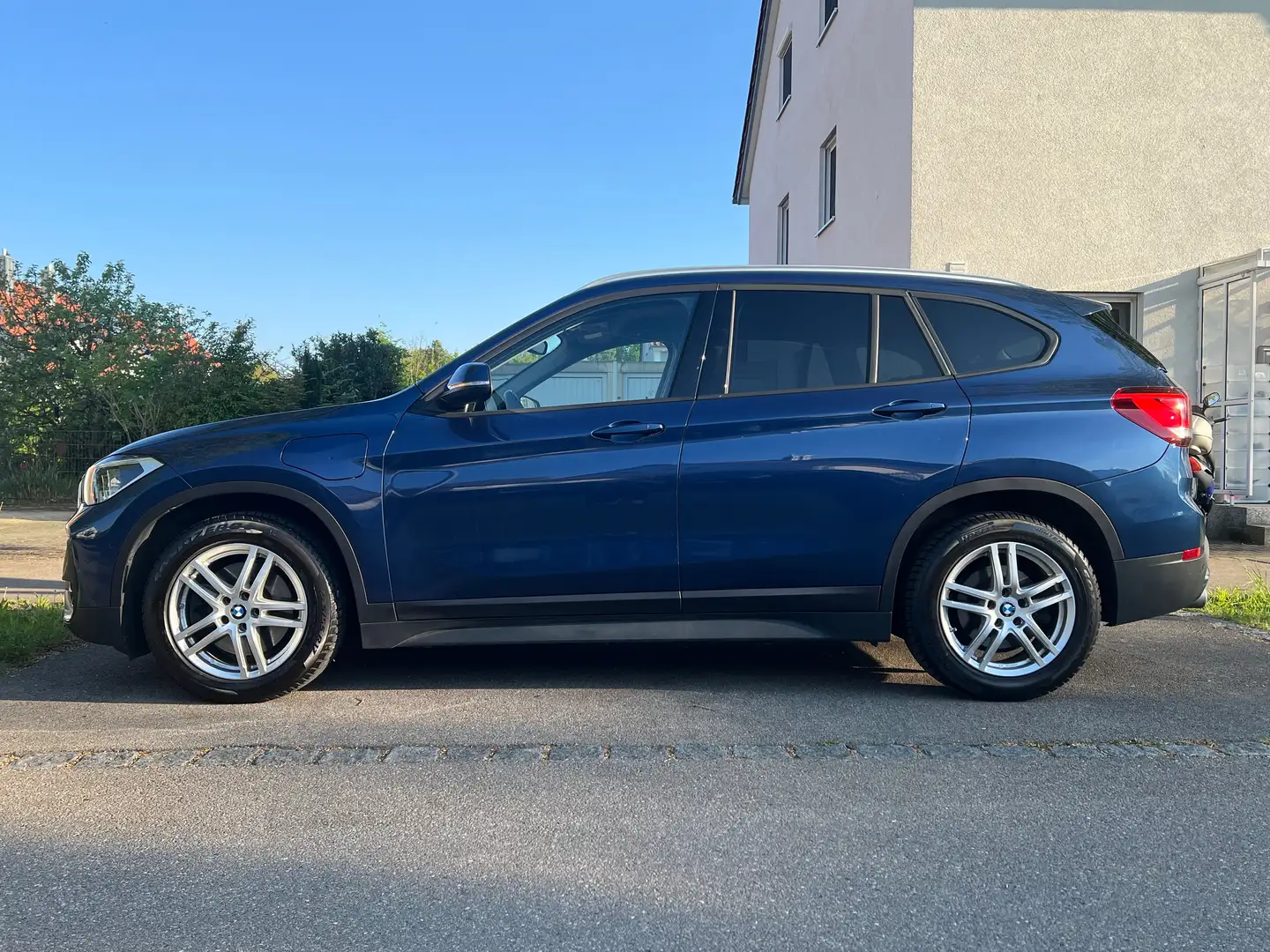 BMW X1 xDrive25e Advantage, LED, Navi, Rückfahrkamera Blau - 1