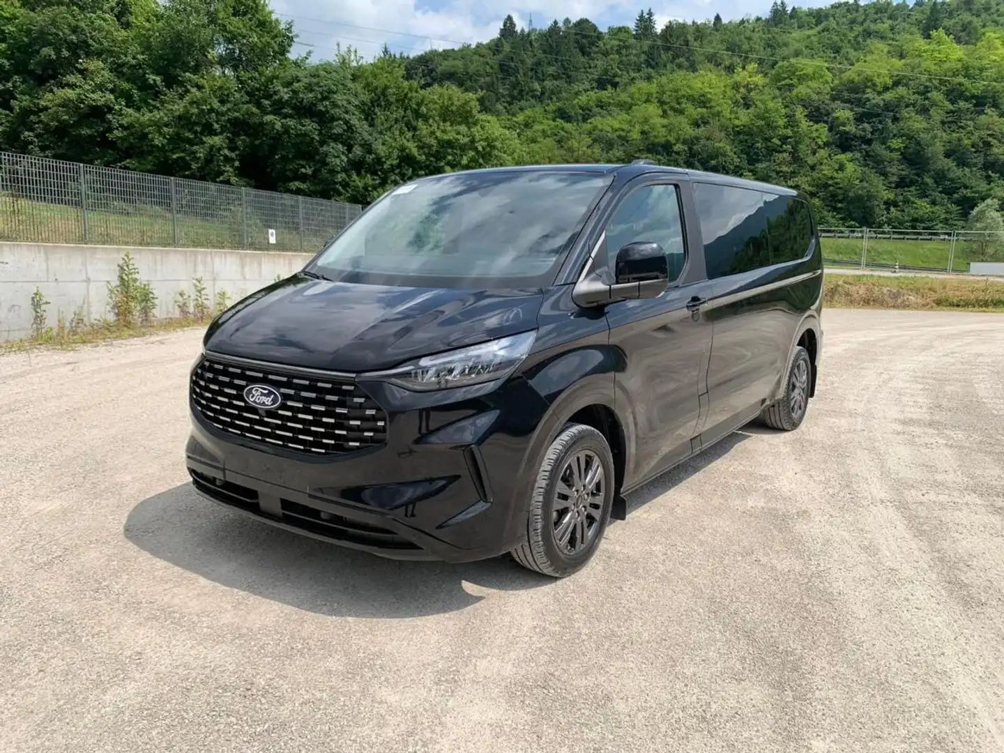 Ford Tourneo Custom 320 2.0 EcoBlue 136CV aut. PL Titanium Fekete - 1