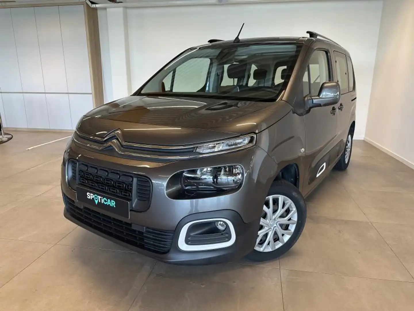 Citroen Berlingo 1.2 BENZINE 110 PK Grijs - 1