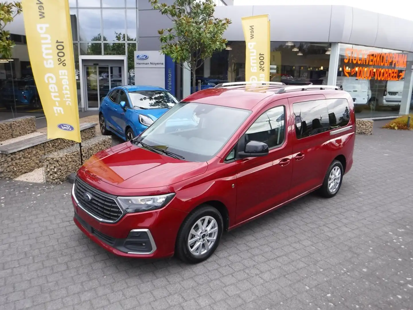 Ford Tourneo Connect Grand Titanium Rouge - 2