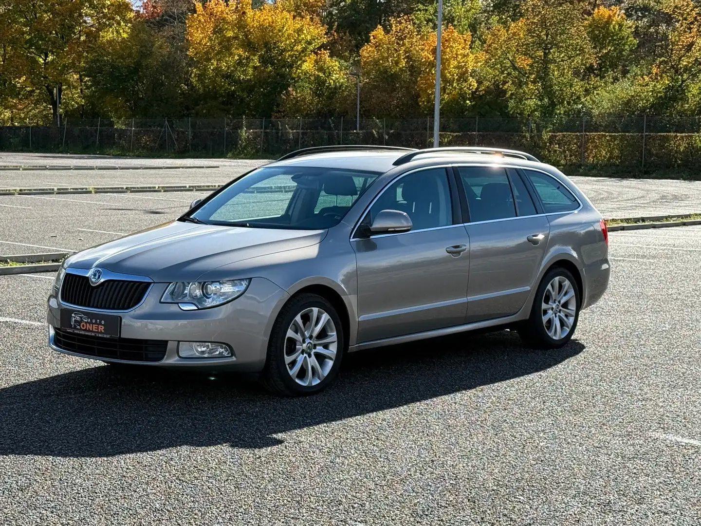 Skoda Superb Combi Ambition Automatik*Navi*SHZ Beige - 1