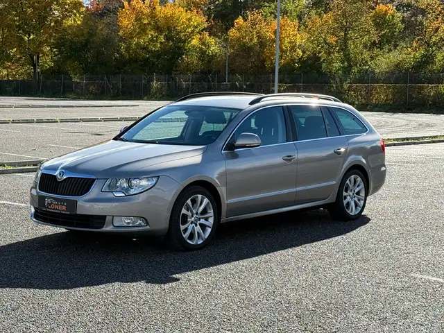 Skoda Superb Combi Ambition Automatik*Navi*SHZ