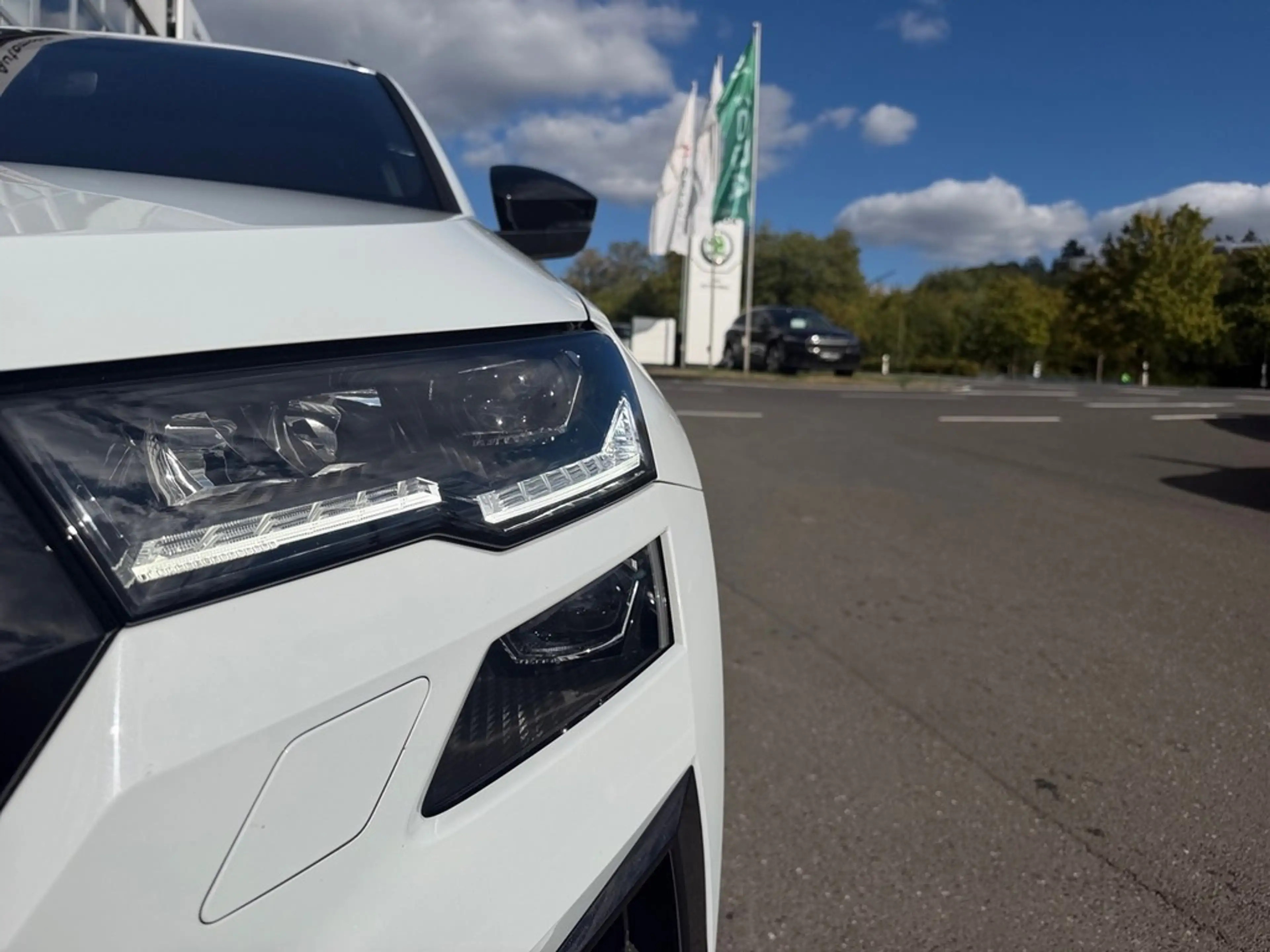 Skoda Karoq 1,5 TSI Sportline DSG — photo 2