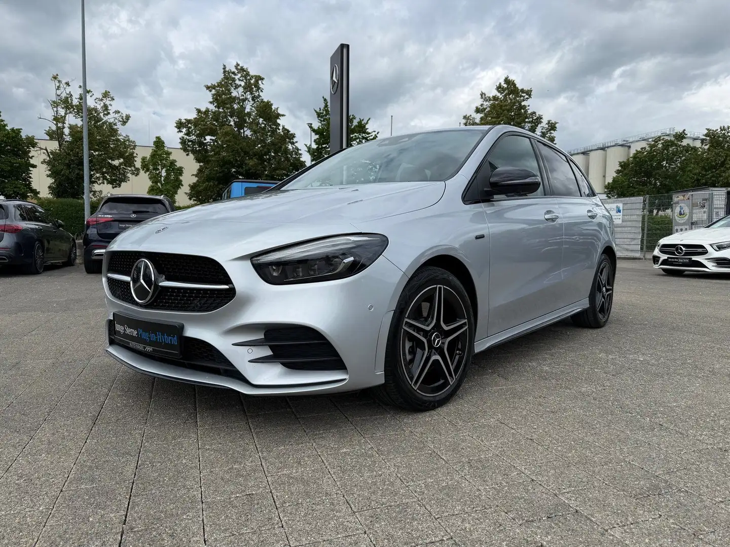 Mercedes-Benz B 250 e AMG*AHK*MBeam*DISTR*360*Night*Memory*DAB* Silber - 2