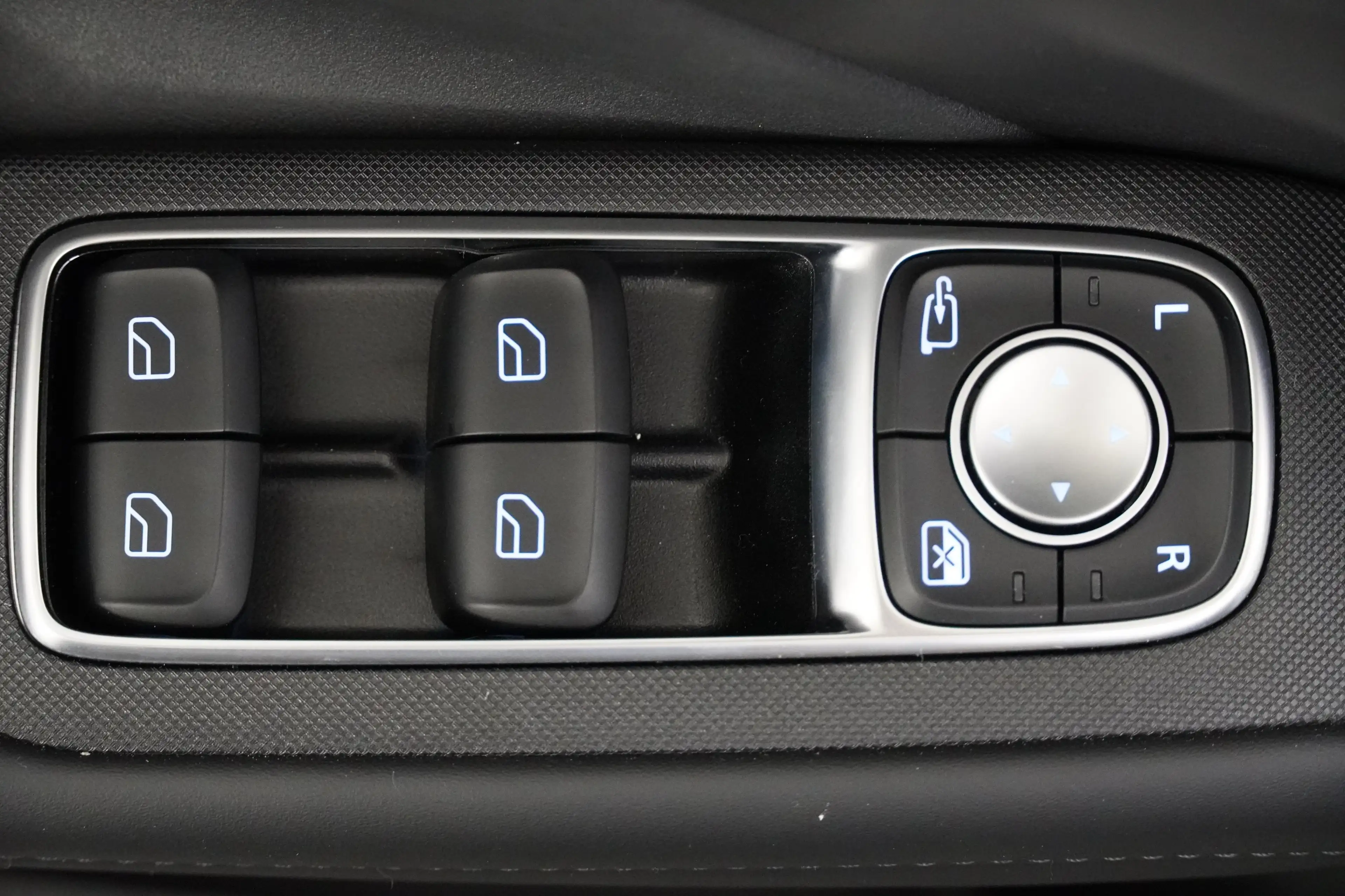 MG MG4 Urban Luxury 54kw ab EUR26.130 — photo 6