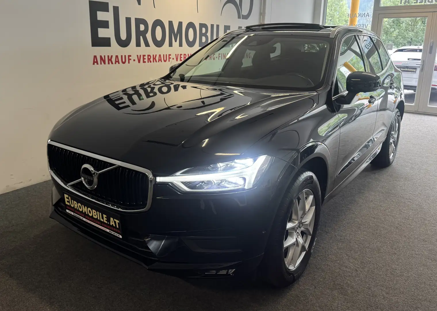 Volvo XC60 Momentum Pro AWD*PANO*AHK*360*LED*ALLE ASISTENTEN* Schwarz - 1