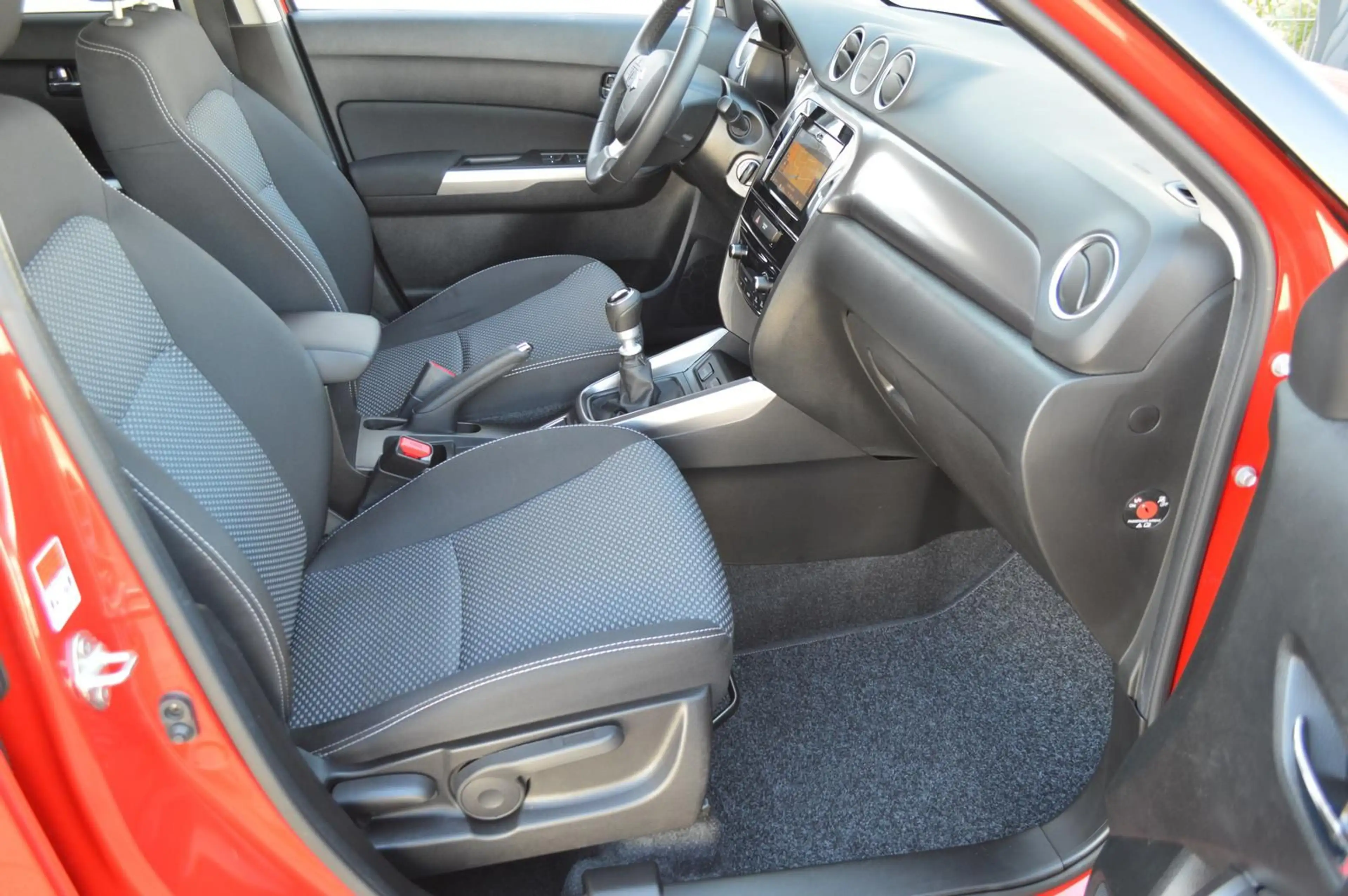 Suzuki Vitara S 4x2 Kamera*Navi*LED*AHK*Klimaaut.* — photo 8