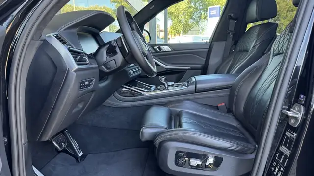 BMW X7 view 9