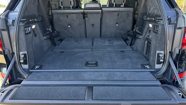 BMW X7 view 14