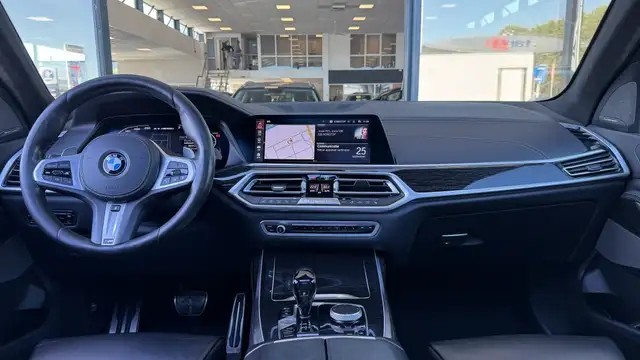 BMW X7 view 13