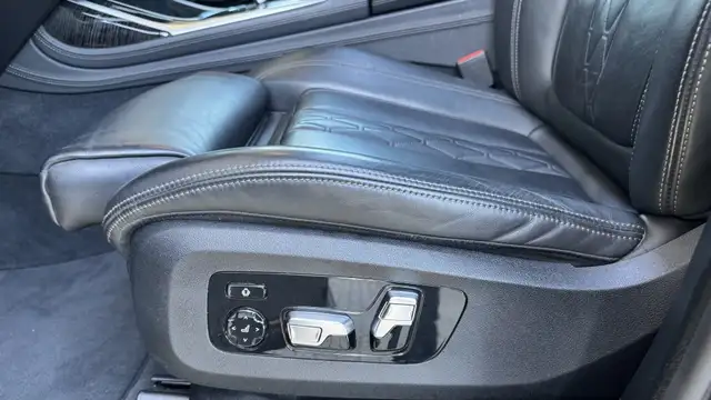 BMW X7 view 20