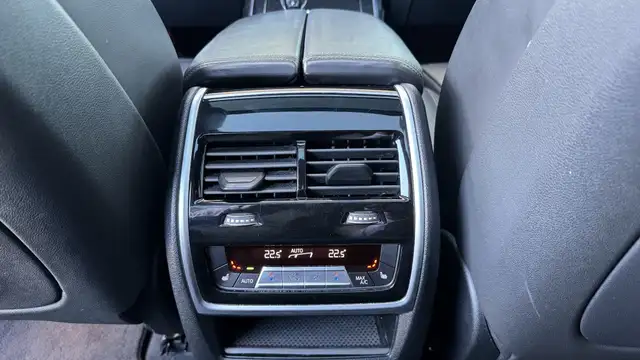 BMW X7 view 12