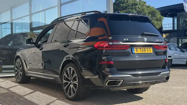 BMW X7 view 5