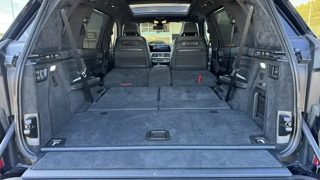 BMW X7 view 16