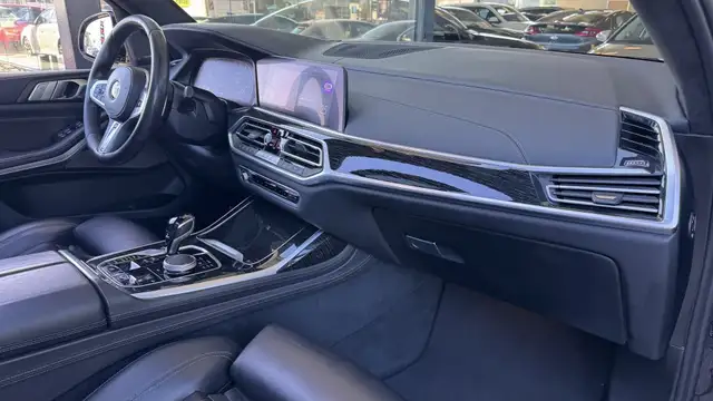 BMW X7 view 18