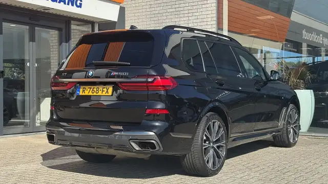 BMW X7 view 7