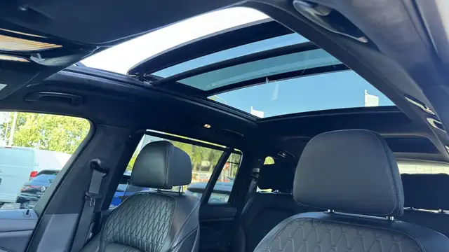 BMW X7 view 11