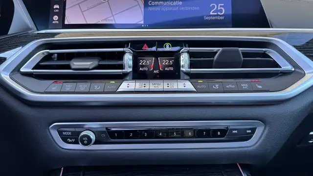 BMW X7 view 23