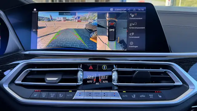 BMW X7 view 24