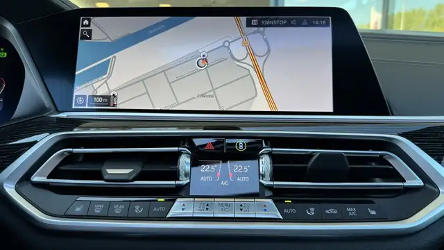 BMW X7 view 25