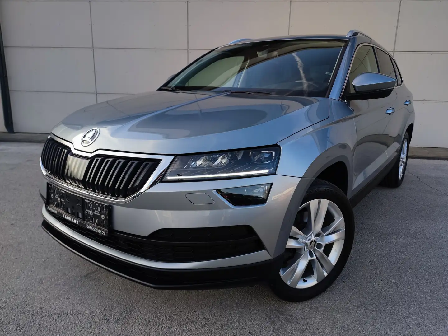 Skoda Karoq 2,0 TDI SCR 4x4 Style 125 DSG Grau - 1